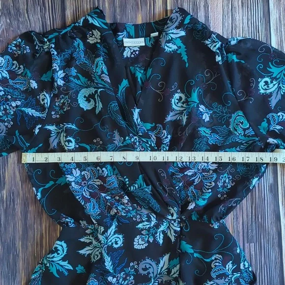 Eva Mendes New York & Company Black and Blue Floral Wrap Blouse Medium - Picture 8 of 10